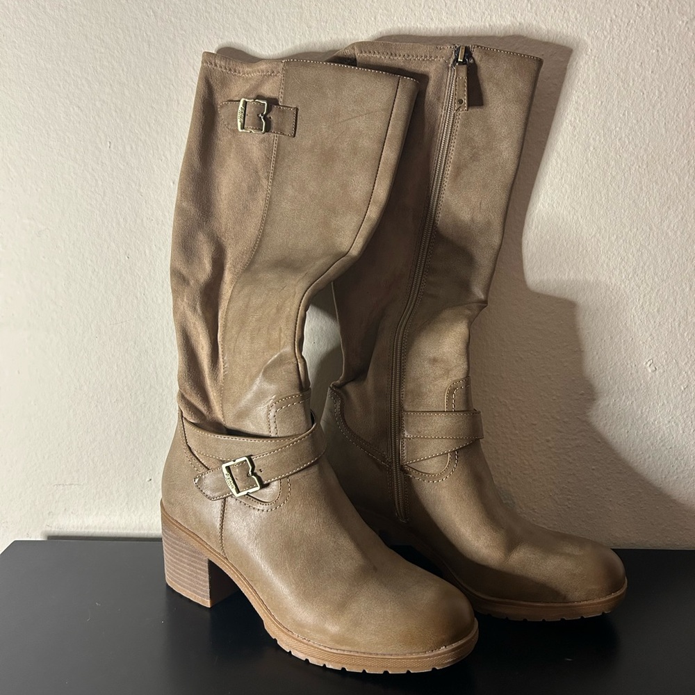 Tan Heeled Boots with Suede Finish